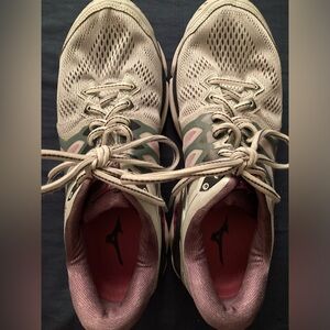 Mizuno Women's Athletic Shoes - Cream and Pink